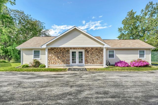 40 Spruce Ridge Drive, Fishkill, NY 12524