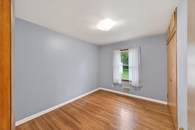 1283 Burke Avenue E, Maplewood, MN 55109
