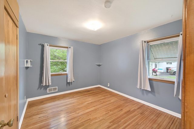 1283 Burke Avenue E, Maplewood, MN 55109