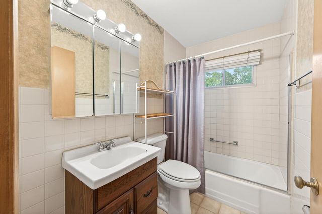 1283 Burke Avenue E, Maplewood, MN 55109