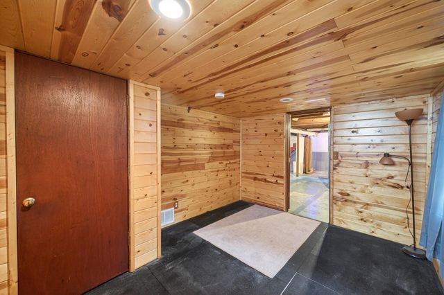 1283 Burke Avenue E, Maplewood, MN 55109
