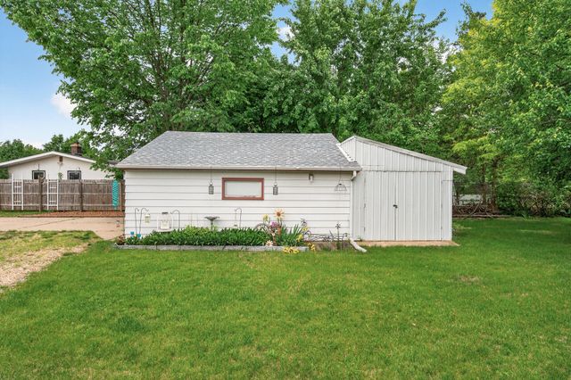 1283 Burke Avenue E, Maplewood, MN 55109