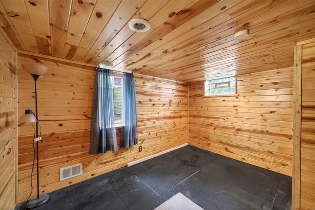 1283 Burke Avenue E, Maplewood, MN 55109