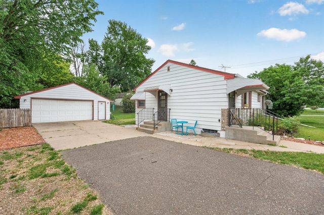 1283 Burke Avenue E, Maplewood, MN 55109