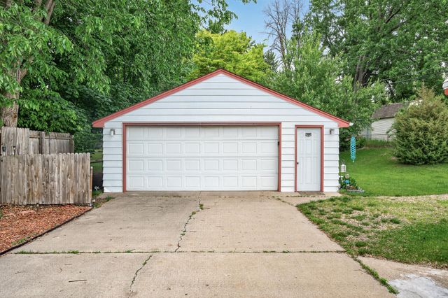 1283 Burke Avenue E, Maplewood, MN 55109