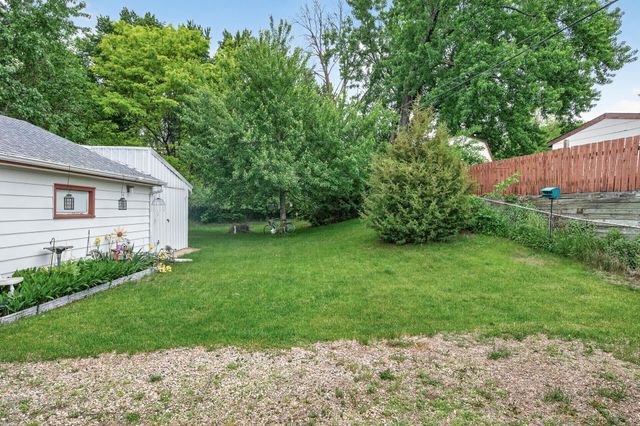 1283 Burke Avenue E, Maplewood, MN 55109