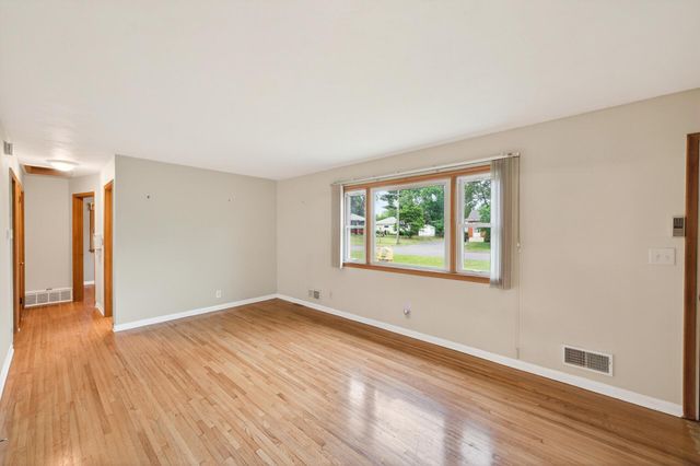 1283 Burke Avenue E, Maplewood, MN 55109