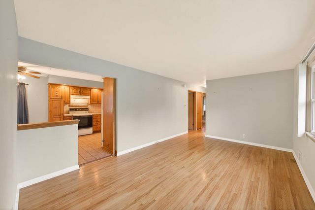 1283 Burke Avenue E, Maplewood, MN 55109