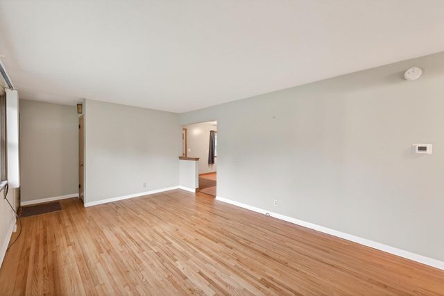 1283 Burke Avenue E, Maplewood, MN 55109
