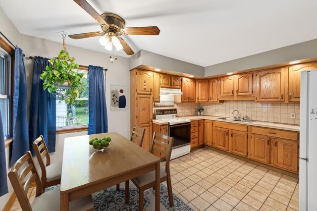 1283 Burke Avenue E, Maplewood, MN 55109