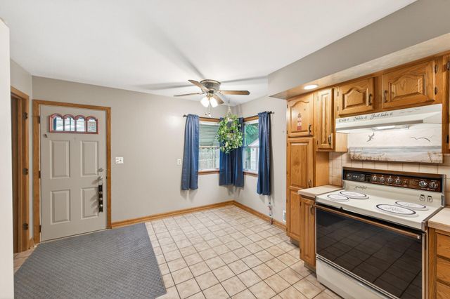 1283 Burke Avenue E, Maplewood, MN 55109