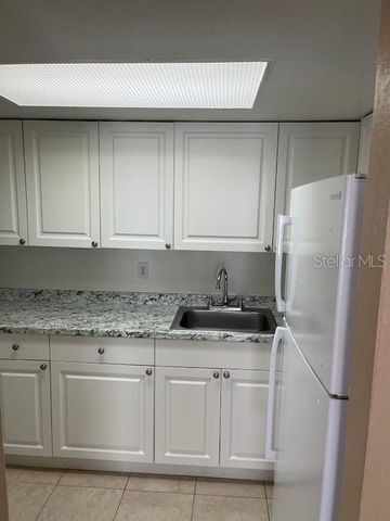 452 BANYON TREE CIRCLE 200, Maitland, FL 32751
