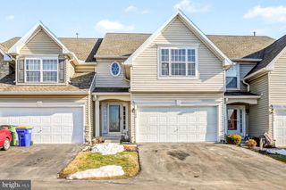 2255 W SLATER HILL LN W #76, York, PA 17406