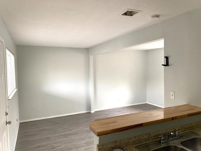 2609 E Cesar Chavez ST 204, Austin, TX 78702