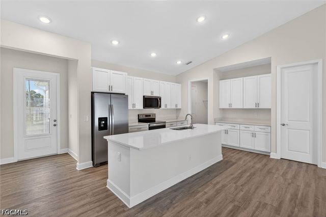 623 SW 25th LN, Cape Coral, FL 33990