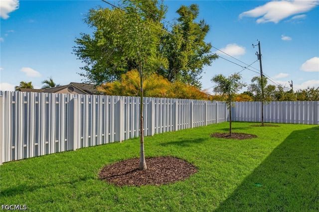 623 SW 25th LN, Cape Coral, FL 33990