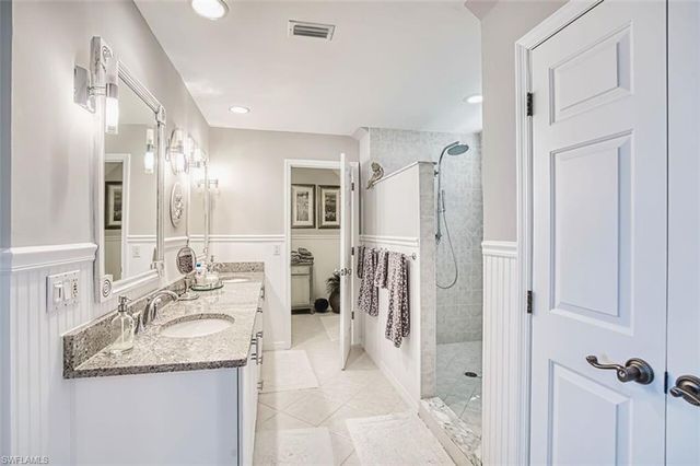 246 Christofer CT, Sanibel, FL 33957