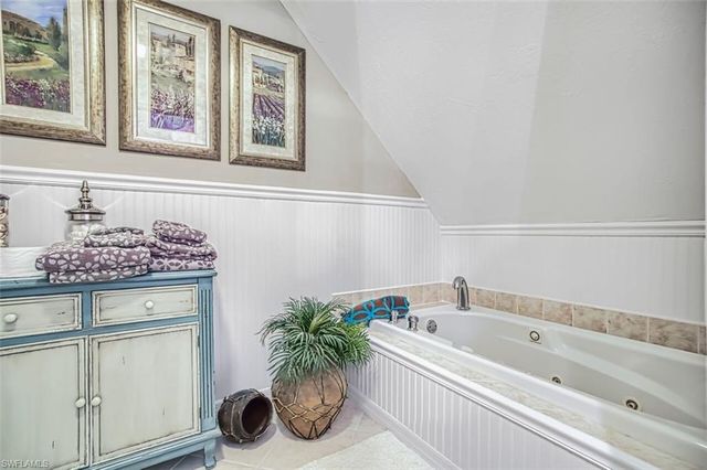 246 Christofer CT, Sanibel, FL 33957