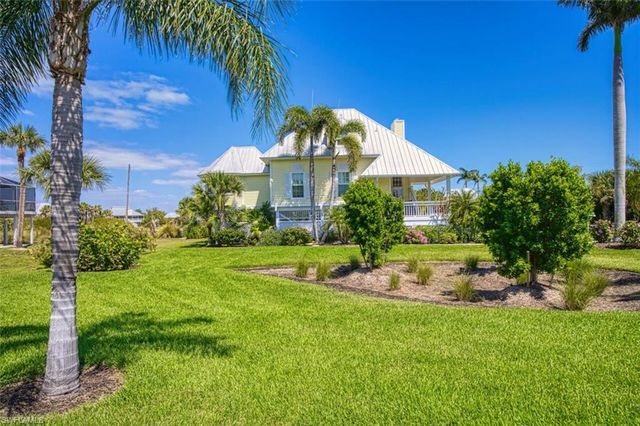 246 Christofer CT, Sanibel, FL 33957