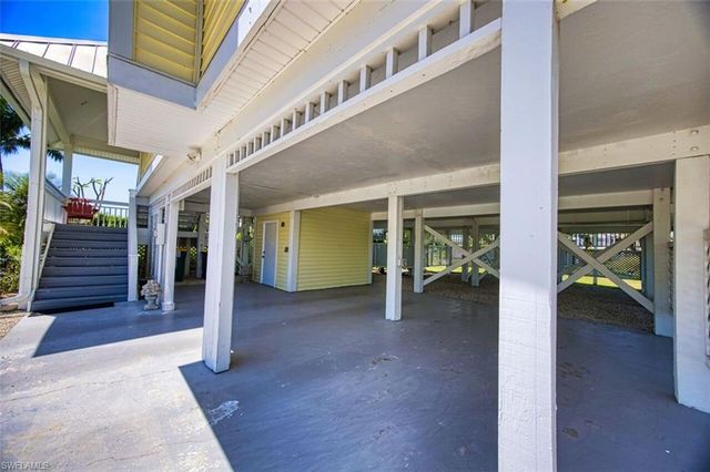 246 Christofer CT, Sanibel, FL 33957