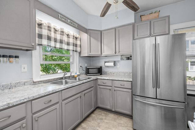 124 W 29th Street, Davenport, IA 52803