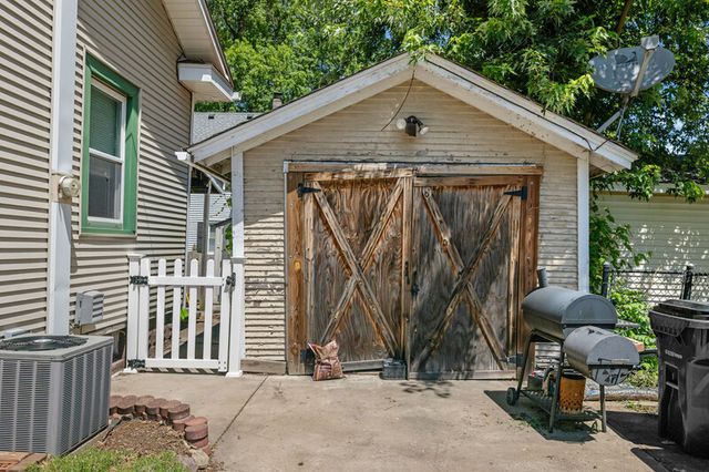 124 W 29th Street, Davenport, IA 52803