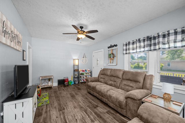 124 W 29th Street, Davenport, IA 52803