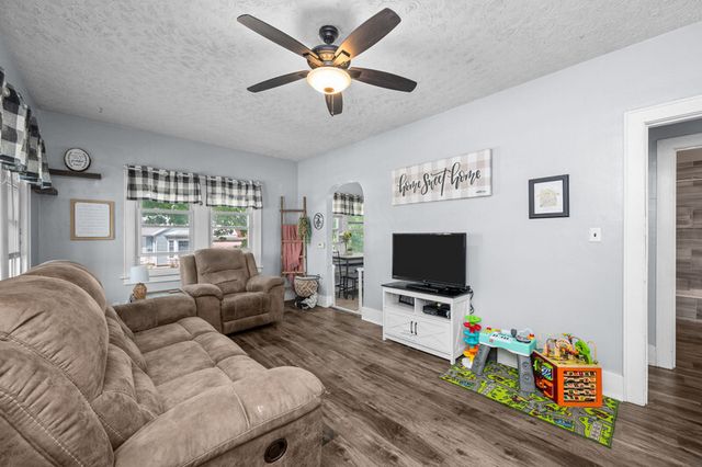 124 W 29th Street, Davenport, IA 52803