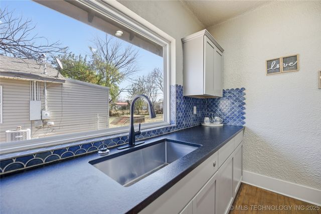 4716 W 8th Street, Tulsa, OK 74127