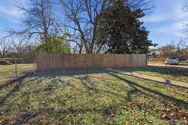 4716 W 8th Street, Tulsa, OK 74127