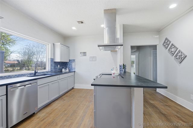 4716 W 8th Street, Tulsa, OK 74127