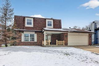 1542 Castlewood Drive, Wheaton, IL 60189
