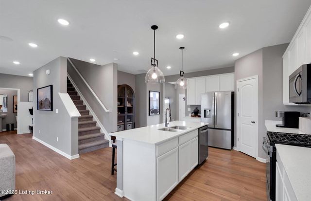 6518 Fair Ridge Ln, Louisville, KY 40291