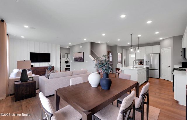 6518 Fair Ridge Ln, Louisville, KY 40291