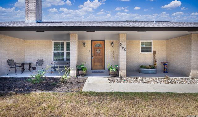 206 Deer Ridge Dr, La Vernia, TX 78121