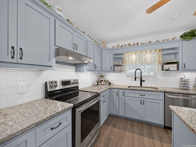 206 Deer Ridge Dr, La Vernia, TX 78121
