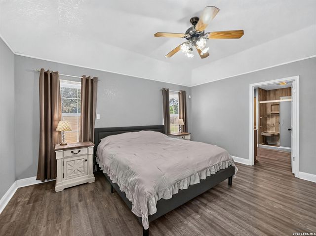 206 Deer Ridge Dr, La Vernia, TX 78121