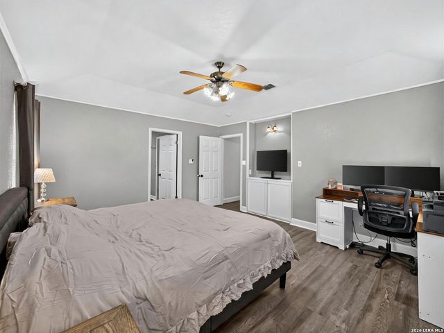 206 Deer Ridge Dr, La Vernia, TX 78121