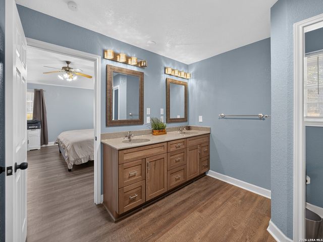 206 Deer Ridge Dr, La Vernia, TX 78121