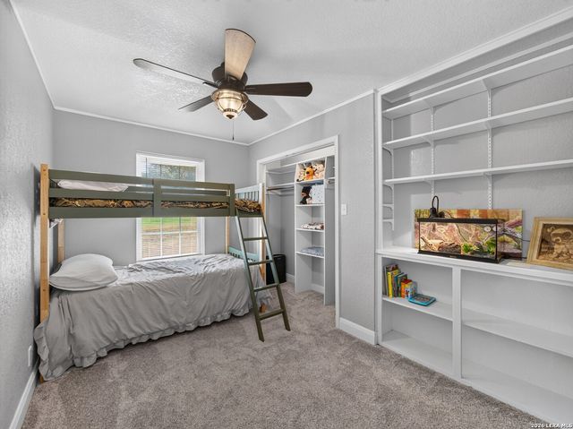 206 Deer Ridge Dr, La Vernia, TX 78121
