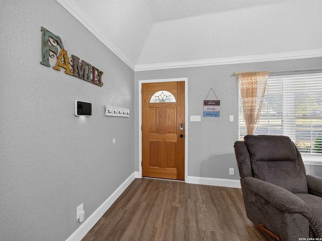206 Deer Ridge Dr, La Vernia, TX 78121
