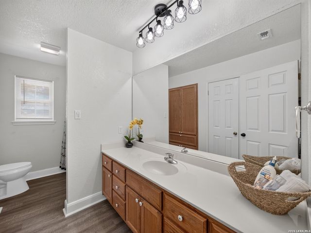 206 Deer Ridge Dr, La Vernia, TX 78121