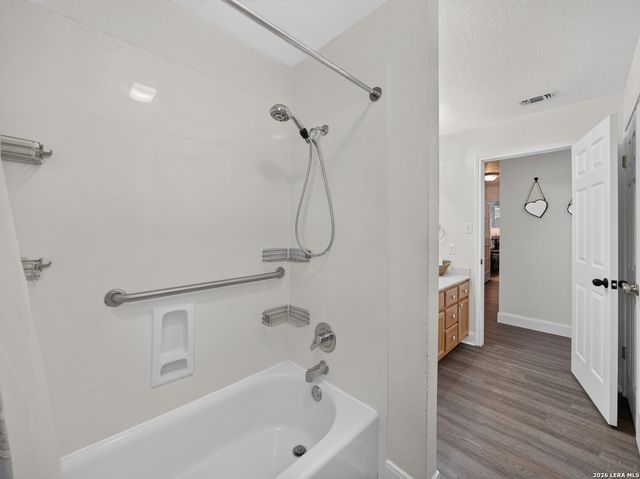 206 Deer Ridge Dr, La Vernia, TX 78121