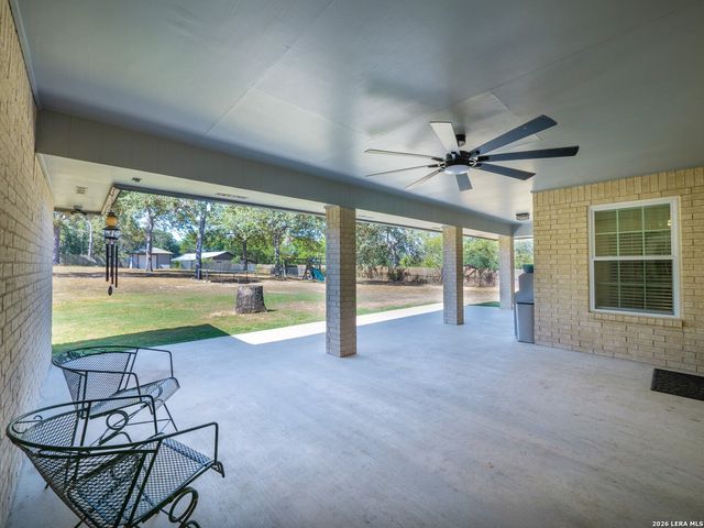 206 Deer Ridge Dr, La Vernia, TX 78121