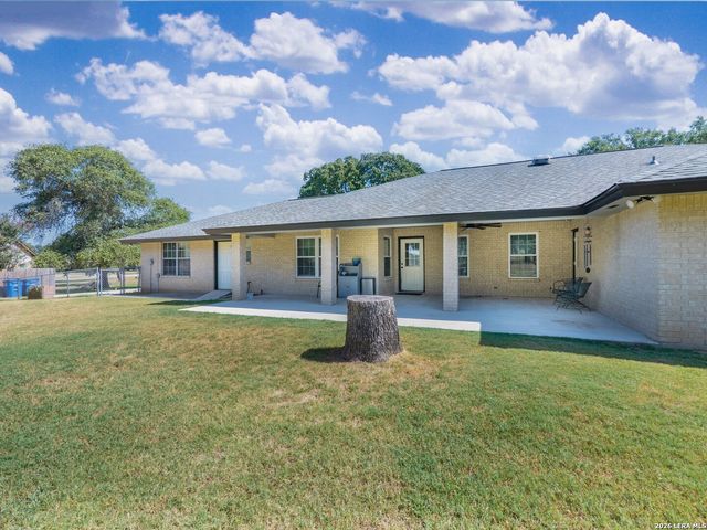 206 Deer Ridge Dr, La Vernia, TX 78121