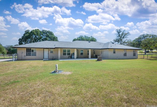 206 Deer Ridge Dr, La Vernia, TX 78121
