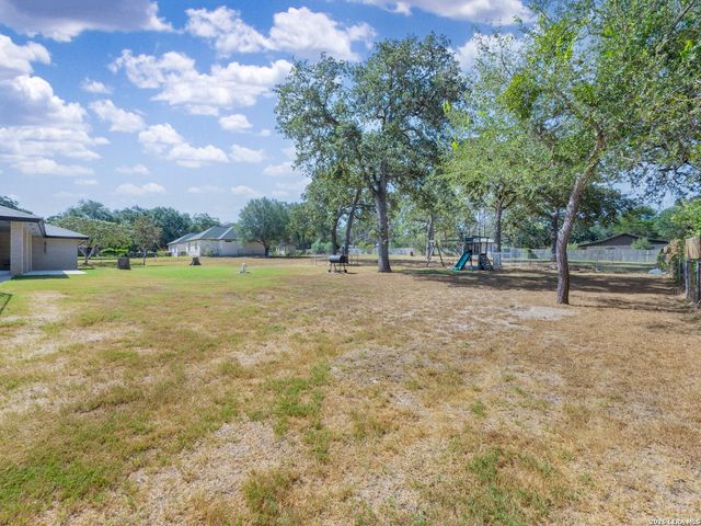 206 Deer Ridge Dr, La Vernia, TX 78121