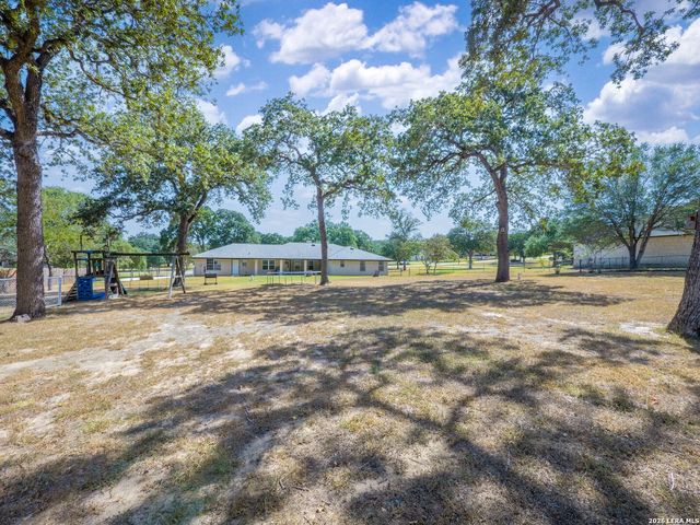 206 Deer Ridge Dr, La Vernia, TX 78121