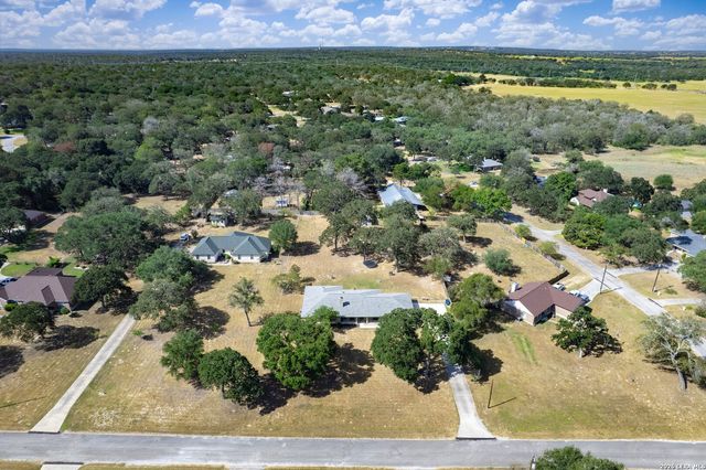 206 Deer Ridge Dr, La Vernia, TX 78121