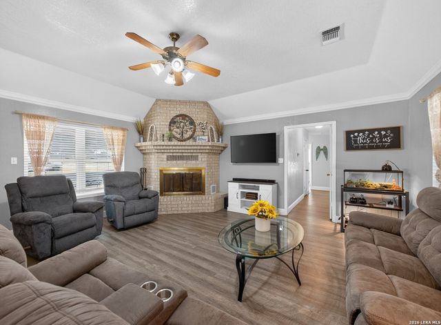 206 Deer Ridge Dr, La Vernia, TX 78121